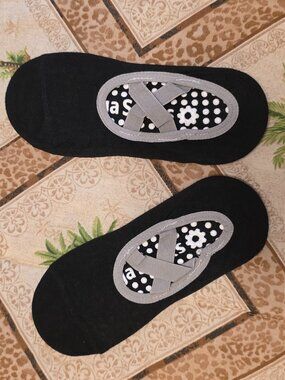 2 Pairs Stretchy Yoga Socks NWOT One Size
